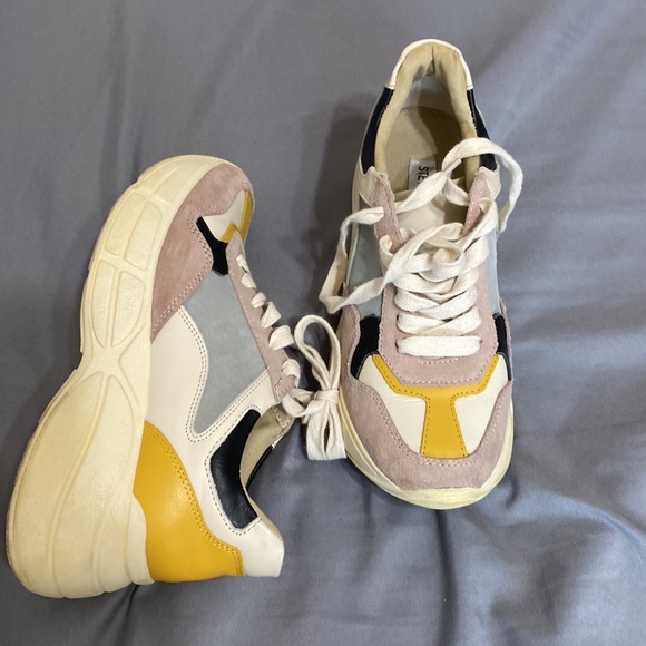 STEVE MADDEN SNEAKERS. SIZE 6 1/2. - Picture 2 of 10